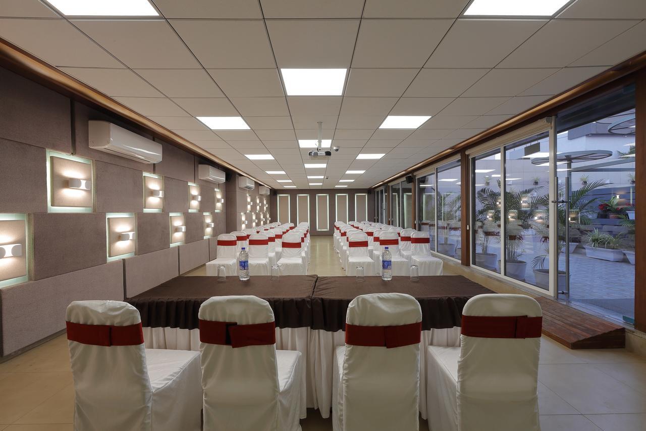 Hotel O Ellis Ahmedabad Ngoại thất bức ảnh